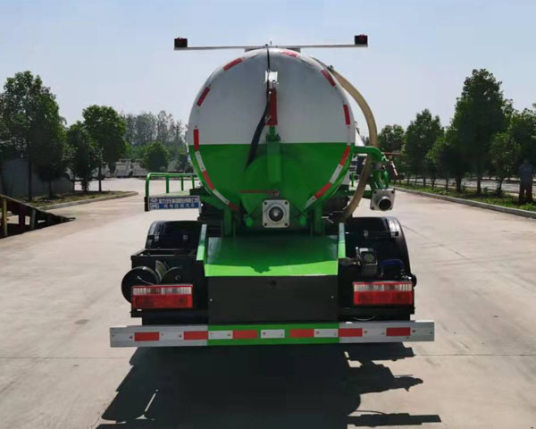 5方纯电动吸污车